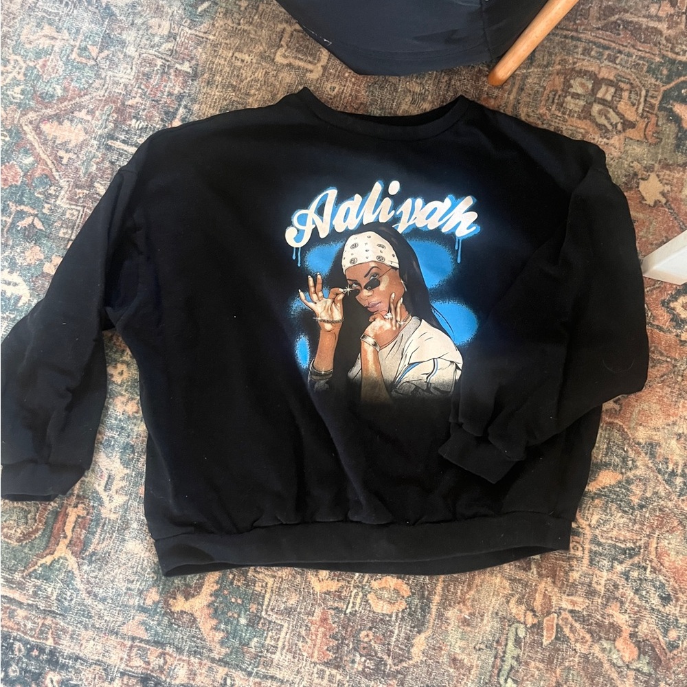 Aaliyah Black Graphic Women's Sweater